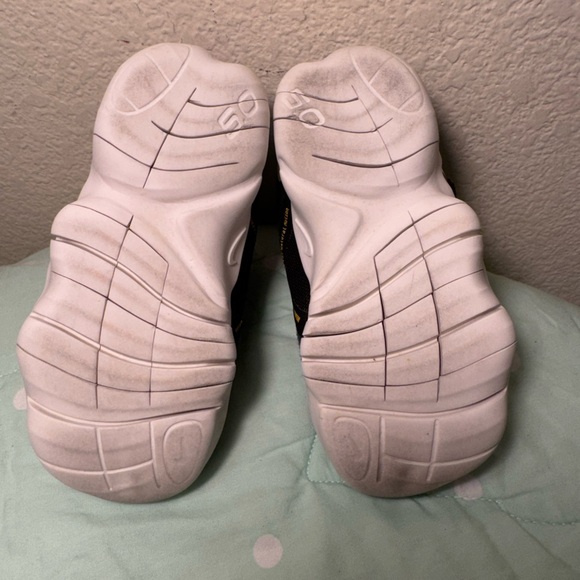 Nike Free RN Toddler Sneakers size 6 - Picture 11 of 16